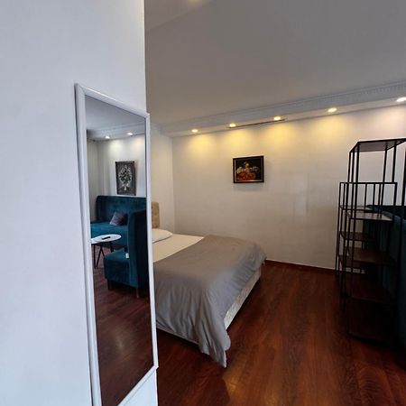 Studio In Bllok Tirana Extérieur photo
