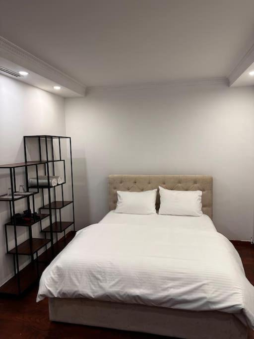 Studio In Bllok Tirana Extérieur photo