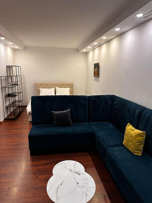 Studio In Bllok Tirana Extérieur photo